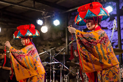 琉球舞踊や獅子舞などの伝統芸能